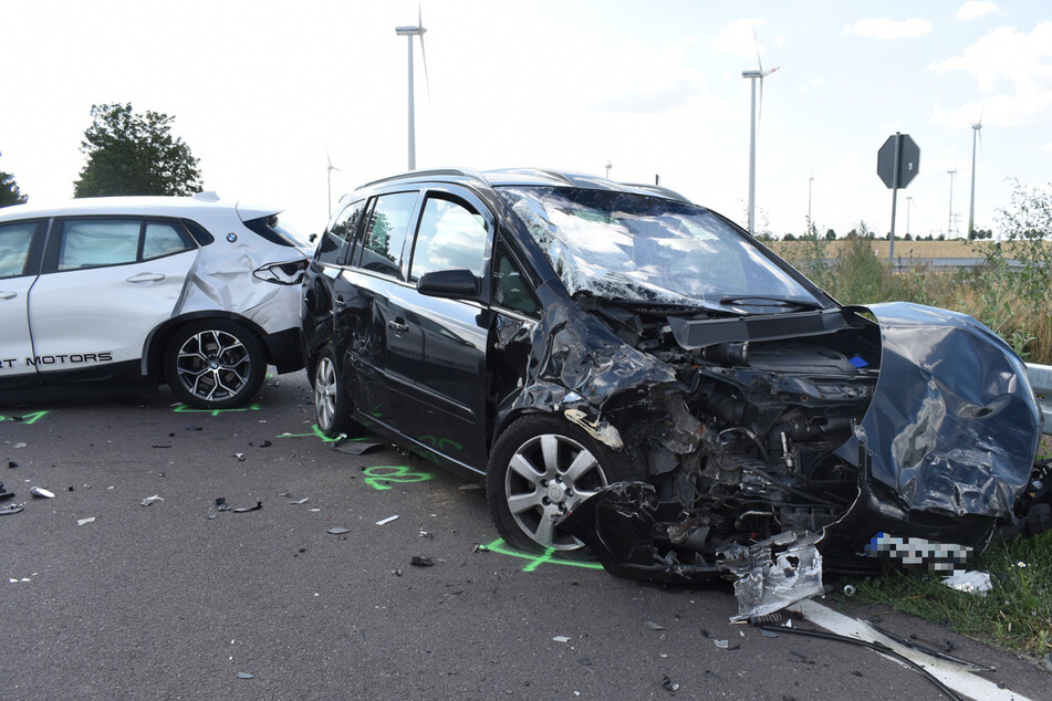 Nahe der B1 kam es zu einem schweren Unfall zwischen einem Opel und einem BMW.