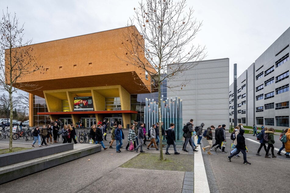 Die TU Chemnitz hat eine öffentliche Psychotherapeutische Hochschul-Ambulanz.