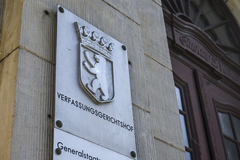 Mit einer knappen Mehrheit von fünf zu vier Stimmen traf das Gericht die Entscheidung.