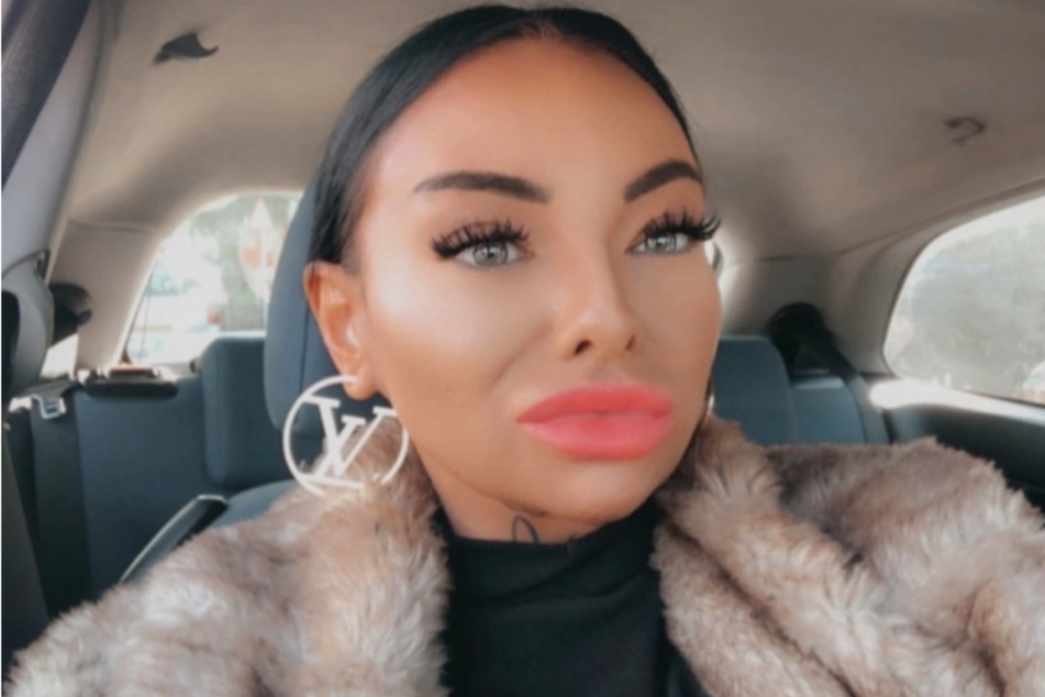 Claire Shepherd (32) steht zu ihren Tattoos.