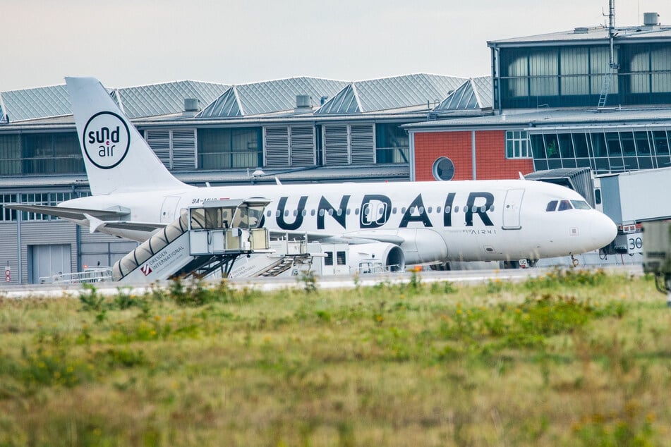 Die Fluggesellschaft Sundair fällt am Donnerstagnachmittag mit einem besonderen Event auf. (Archivbild)