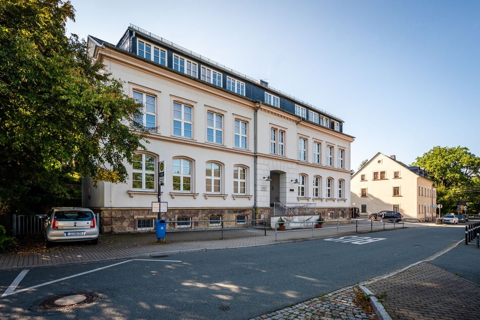 Die Grundschule Adelsberg soll für 4,4 Millionen Euro saniert und erweitert werden.