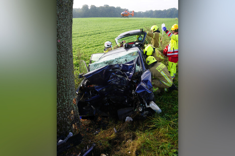 Der Autofahrer kam mit schwersten Verletzungen in eine Klinik.