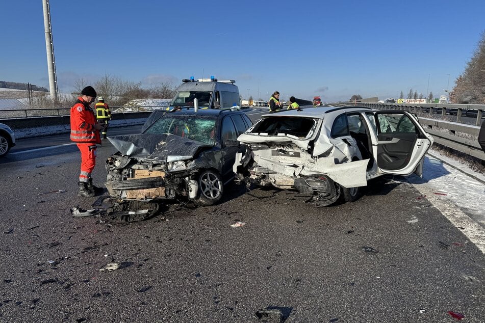 Durch die Sonne fuhren mehrere Fahrzeuge auf der A9 ineinander.
