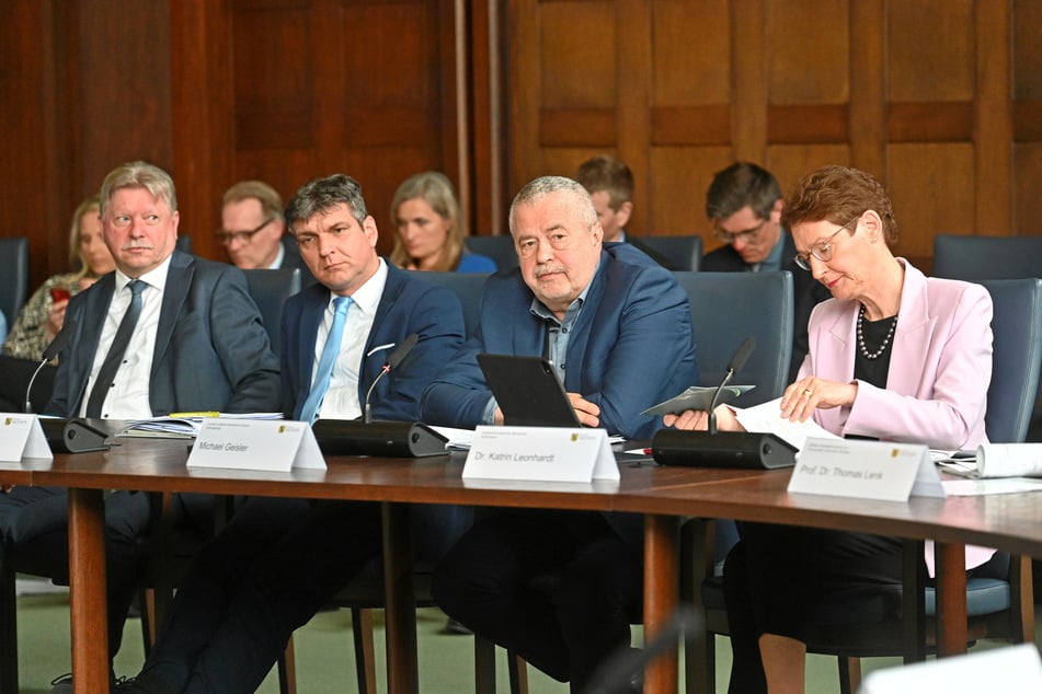 Der Reformkommission gehörten auch Bert Wendsche (62, l.) für den Städte- und Gemeindetag und Henry Graichen (49, beide CDU) für den Landkreistag an.