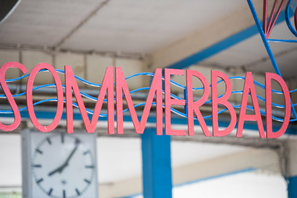 Der Eingang des Sommerbades Wilmersdorf ist geschlossen.
