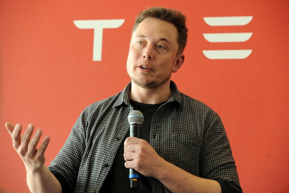 Tesla CEO Elon Musk snapped up shares worth about $1 billion in the EV maker last week, according to regulatory filings.
