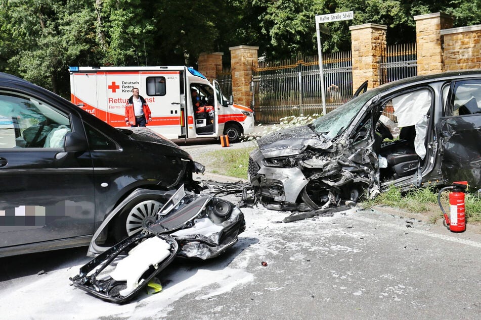 Vier Schwerverletzte nach Frontal-Crash auf Bundesstraße