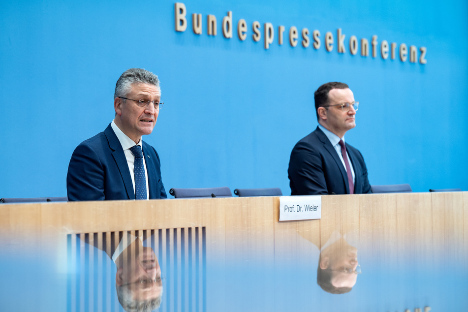 Jens Spahn (r., 41, CDU) und Lothar Wieler (60) äußerten sich in der Bundespressekonferenz zur aktuellen Lage der Corona-Pandemie