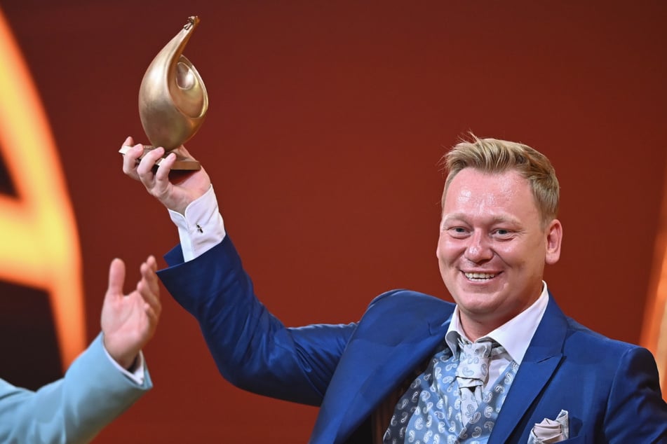 Jens "Knossi" Knossalla (35) wurde bei der Goldenen Henne 2021 in der Kategorie "Onlinestar" zum Sieger gewählt.