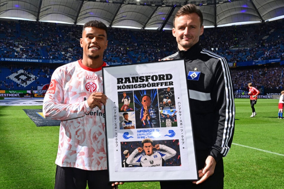Vor der Partie war der Angreifer von HSV-Sportdirektor Claus Costa (42) offiziell verabschiedet worden.
