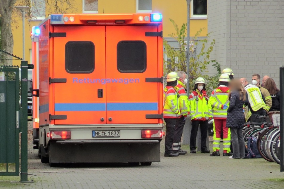 Schüler nach Atemwegsreizungen und tränenden Augen evakuiert