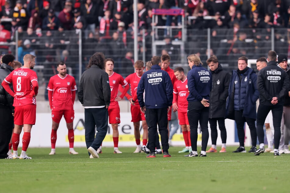 Enttäuschung bei den FSV-Spielern nach dem 0:3 gegen Aue.