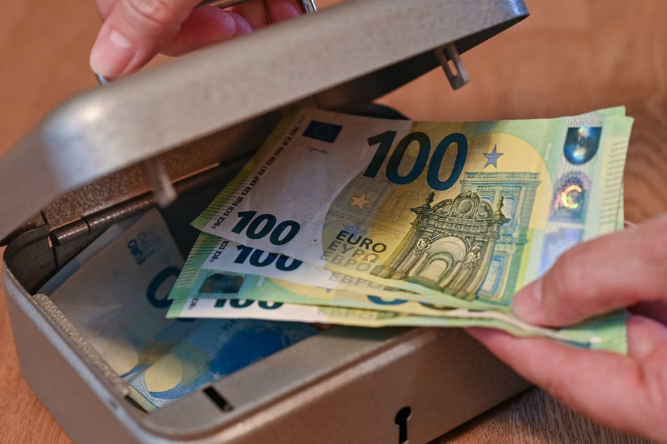 Sachsens Kommunen müssen aufgrund steigender Personalkosten und Sozialausgaben immer tiefer in die Kasse greifen. (Symbolfoto)