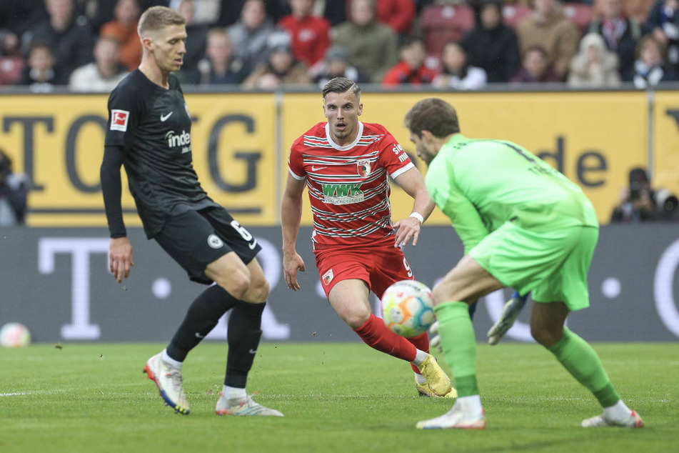 Auch gegen den FC Augsburg war Kevin Trapp (r.) der große Rückhalt der Adlerträger.