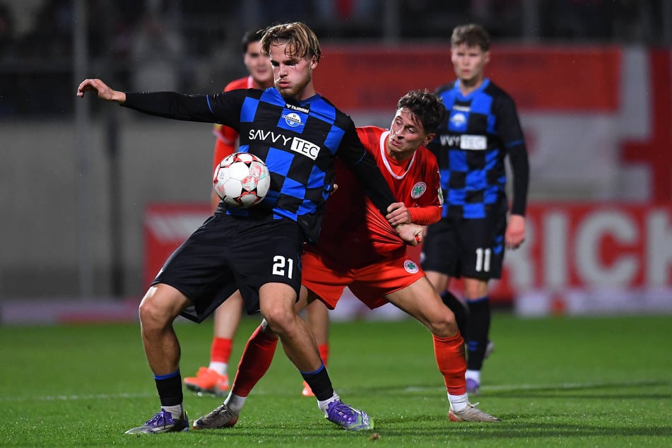 Streift sich von nun an das Trikot des niederländischen Zweitligisten MVV Maastricht über: Travis de Jong (20).