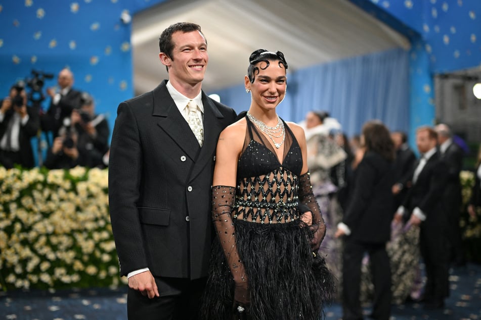 Dua Lipa und Callum Turner (35) zeigten sich erstmals im Januar 2024 gemeinsam in der Öffentlichkeit.