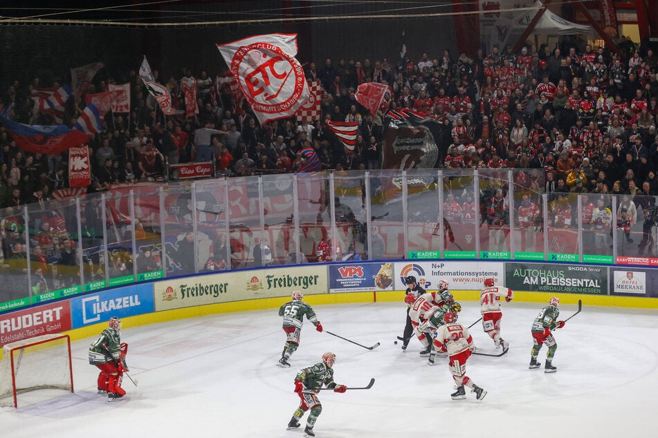 Viele Jugendliche werden am Sonntag den Eispiraten im Sahnpark die Daumen drücken.