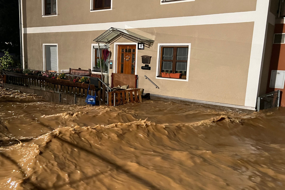 Nach nicht einmal zwei Wochen wurde die Ortschaft Kastl im Landkreis Amberg-Sulzbach schon wieder von den Wassermassen heimgesucht.