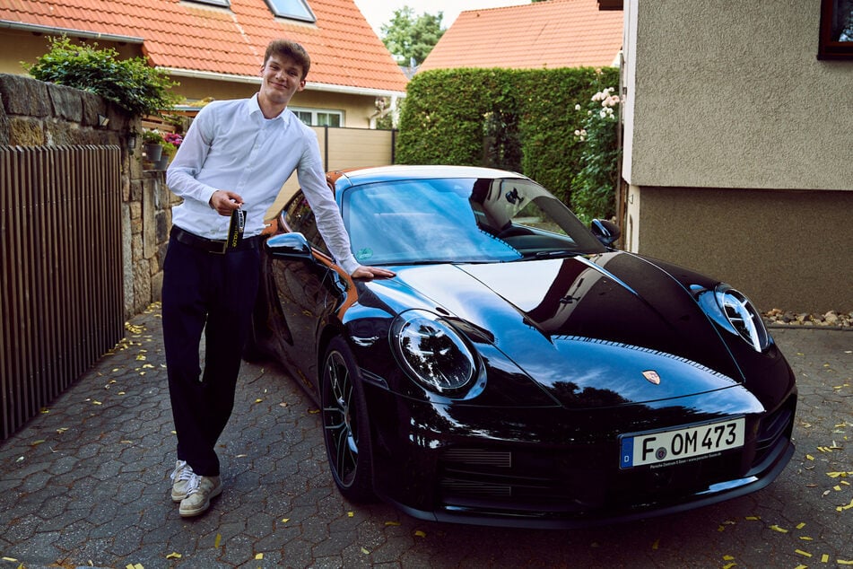 Dresden: 21-Jähriger gewinnt scharfes PS-Geschoss, dabei hat er noch gar keinen Führerschein