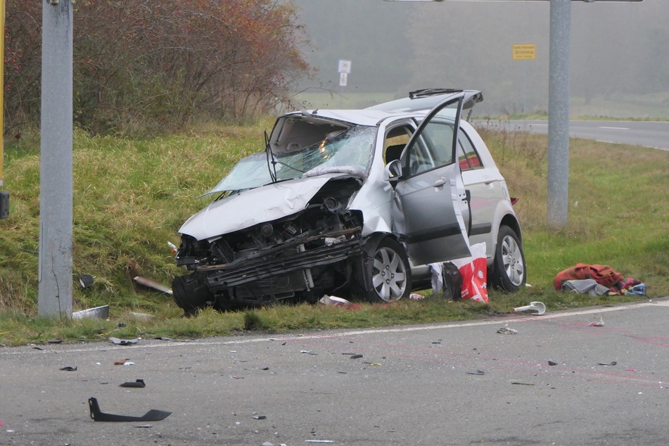 Beide Insassen des beteiligten Autos kamen bei dem Crash ums Leben.