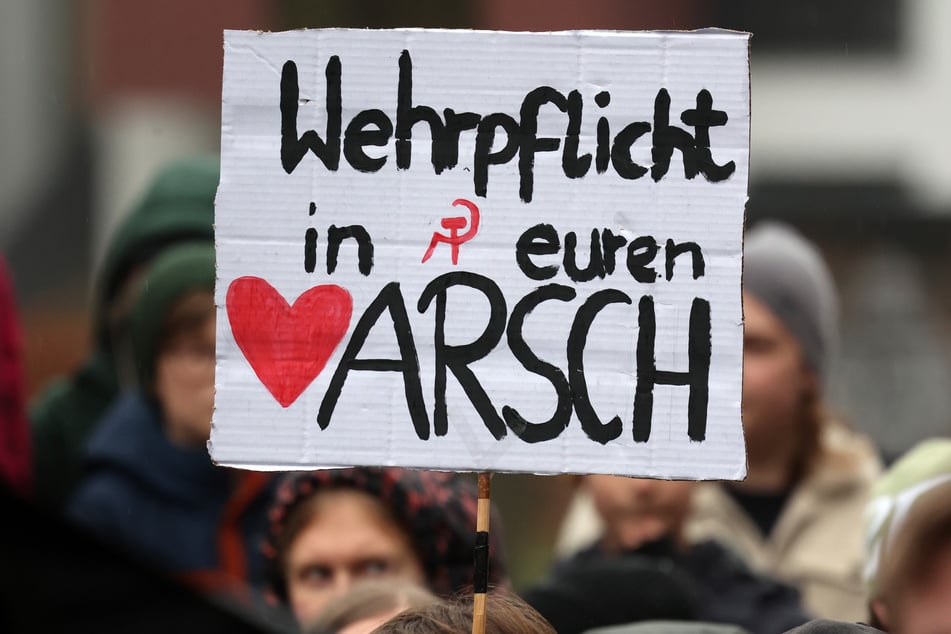 Kein Kanonenfutter: Schüler streiken gegen drohende Wehrpflicht