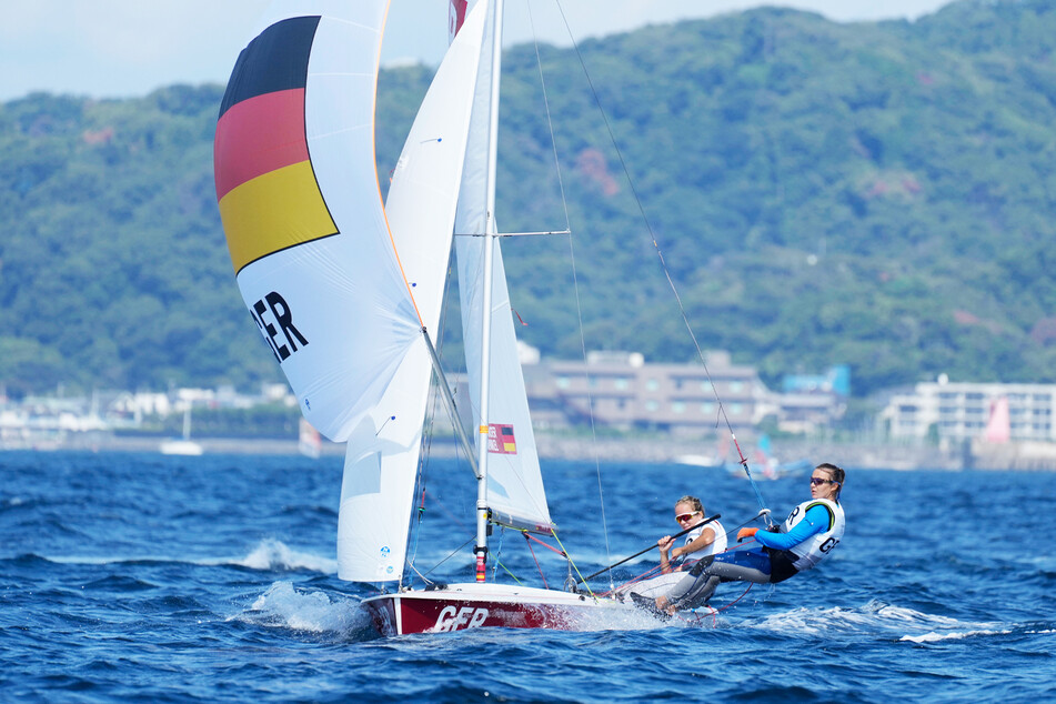 Die deutschen Seglerinnen Luise Wanser (24) und Anastasiya Winkel (27) konnten bei ihrem Segel-Wettkampf noch starten. Nicht in allen Klassen spielte aber das Wetter so gut mit.