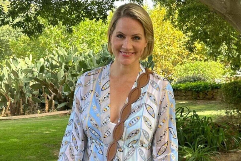 Ex-"Tagesschau"-Sprecherin Judith Rakers (49) wehrt sich gegen Kritik an ihrem Umzug auf die Insel Rügen.
