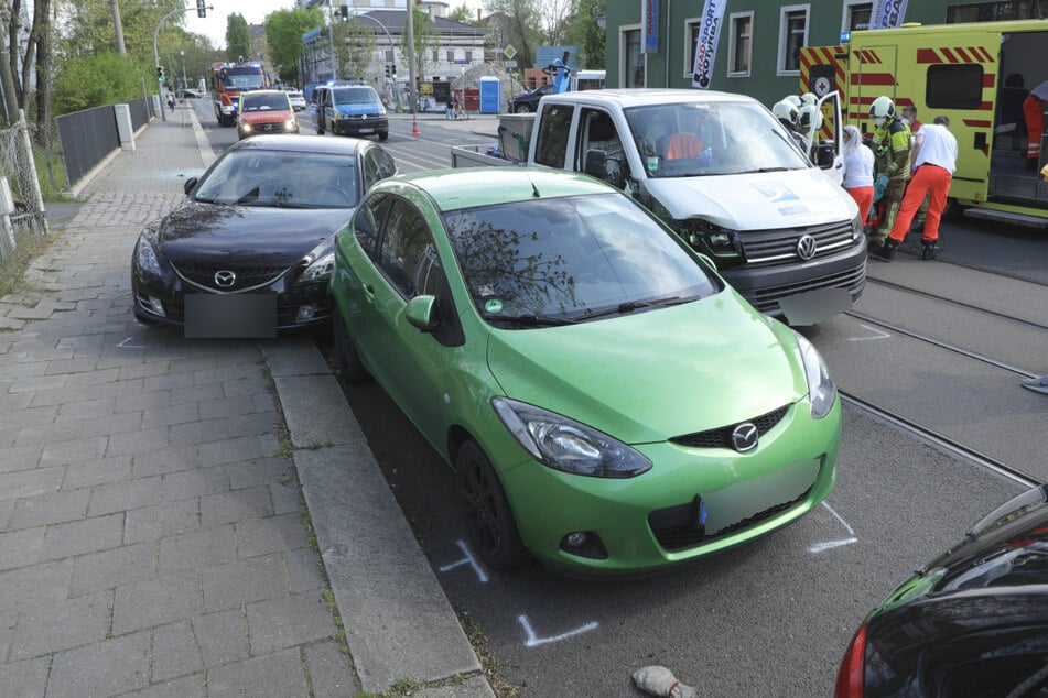 Alle Fahrzeuge wurden bei dem Aufprall beschädigt.