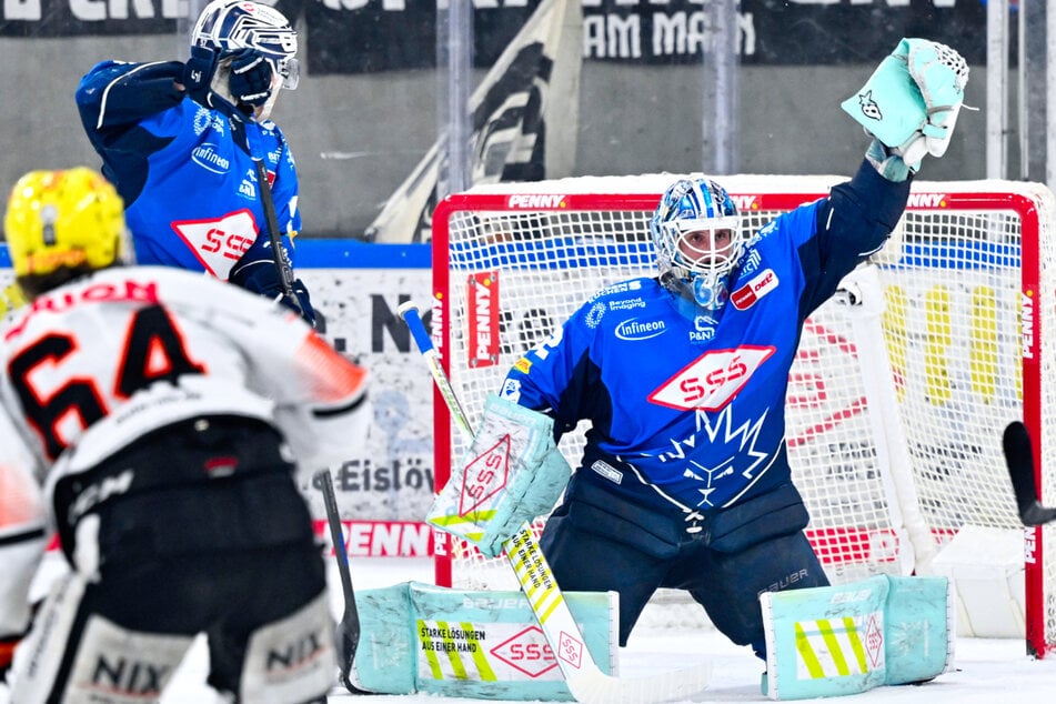 Alle Spiele und Emotionen: Deine Dauerkarte bei den Eislöwen wartet