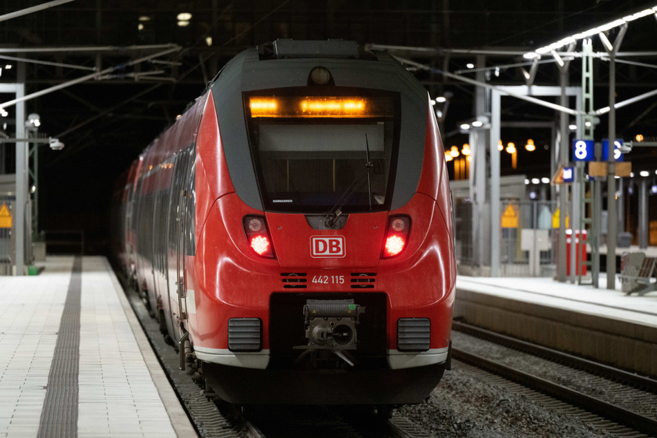 Am Dresdner Hauptbahnhof werden zusätzliche Züge für Heimkehrer bereitstehen.