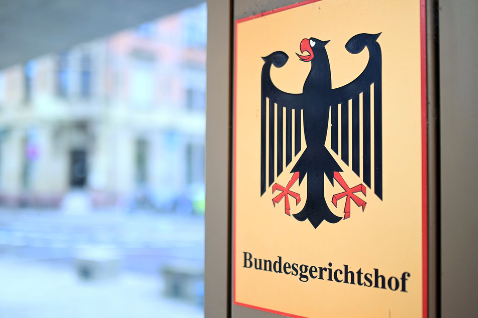 Am Montag wurde der verdächtigte Mittäter dem Bundesgerichtshof in Karlsruhe vorgeführt. Dieser leitete den Vollzug der Untersuchungshaft ein.