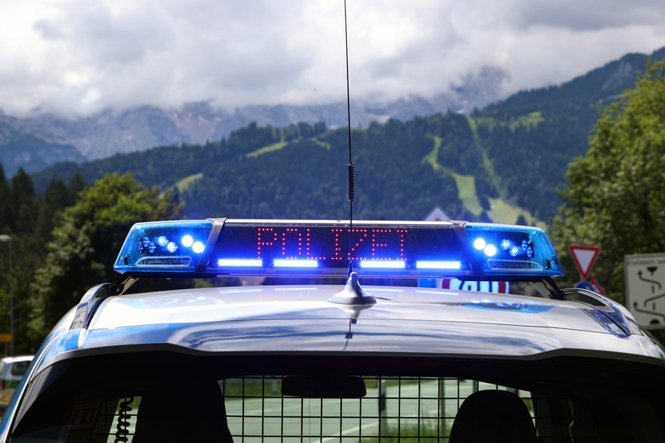 Die Polizei ermittelt nach einem Angriff in der Garmischer Innenstadt. (Symbolbild)