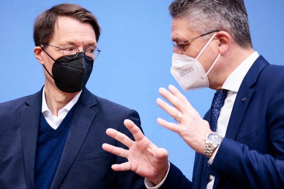 Gesundheitsminister Karl Lauterbach (59, SPD) und RKI-Chef Lothar Wieler (61) wollen die Maskenpflicht im Herbst zurückbringen.