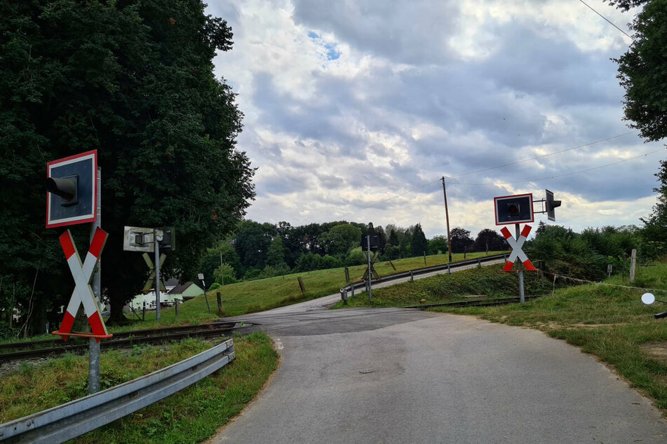 Bei Korbach ereignete sich bereits der dritte tödliche Unfall in Hessen an einem unbeschrankten Bahnübergang innerhalb weniger Tage. (Symbolfoto)