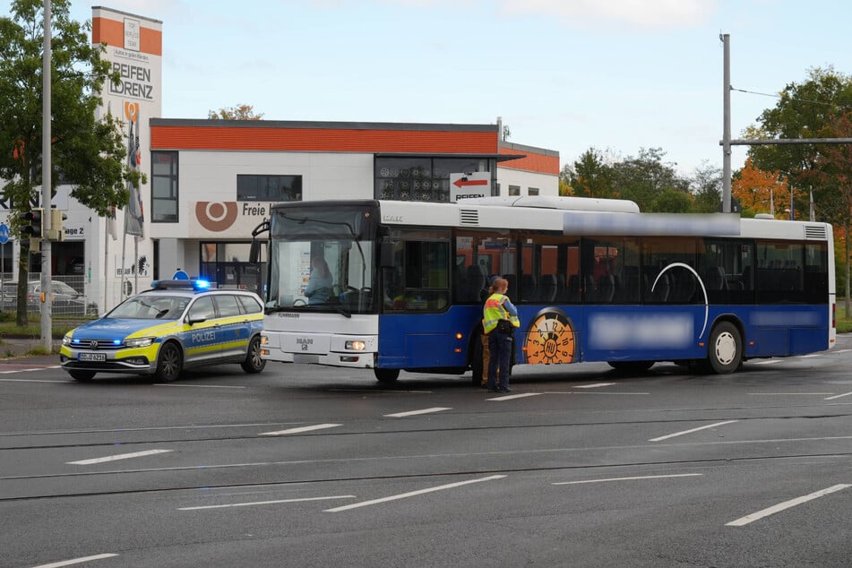 Im Leipziger Westen kam es am Montagmorgen zu einem Unfall zwischen einem Bus und einem Auto.