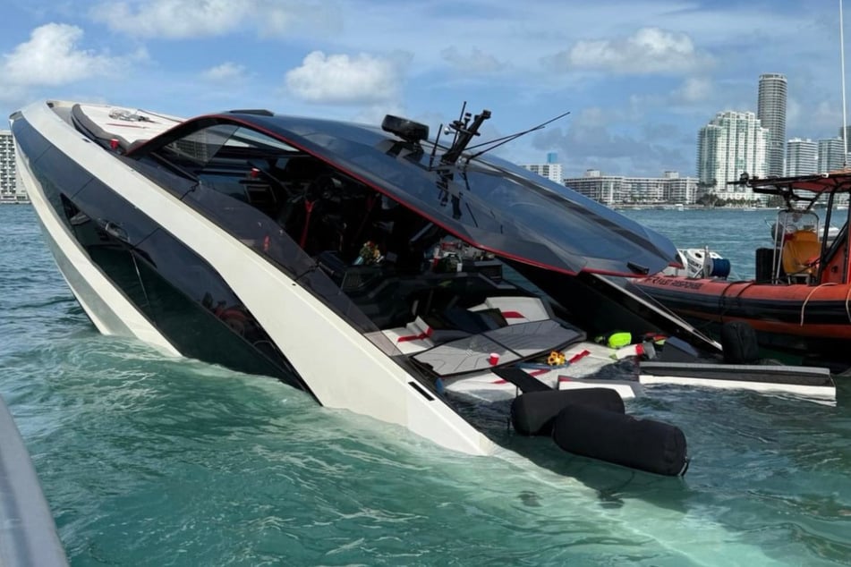 Die mehrere Millionen teure Yacht lief an der Küste Floridas voll Wasser.