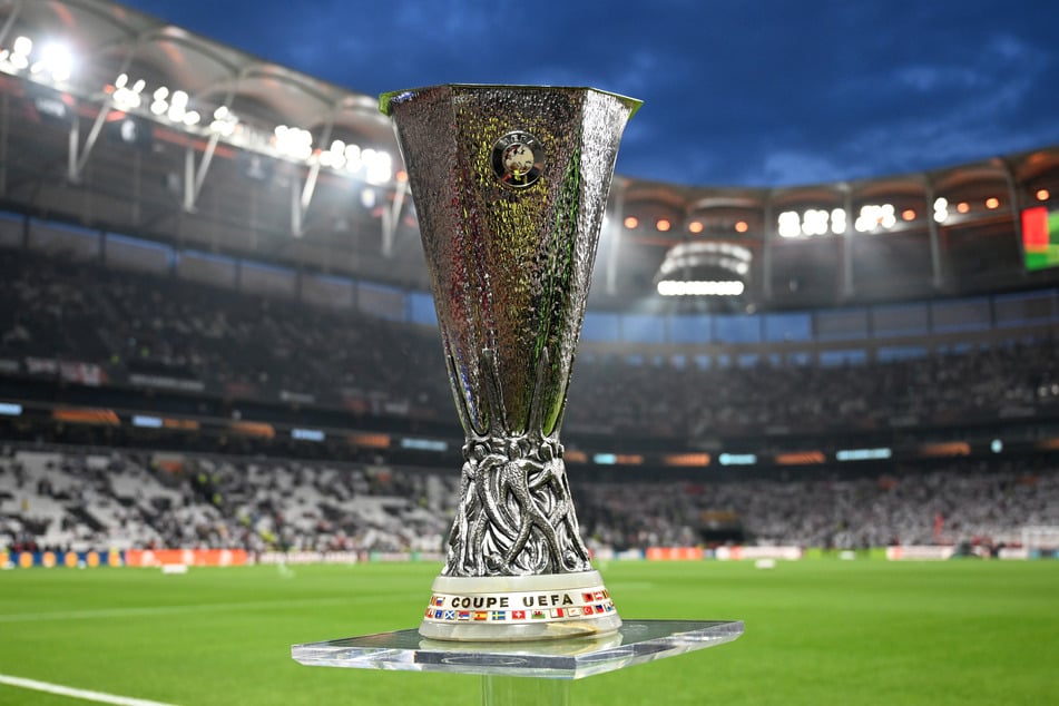 Um dieses Schmuckstück geht es in wenigen Minuten in Istanbul für den SC Freiburg.
