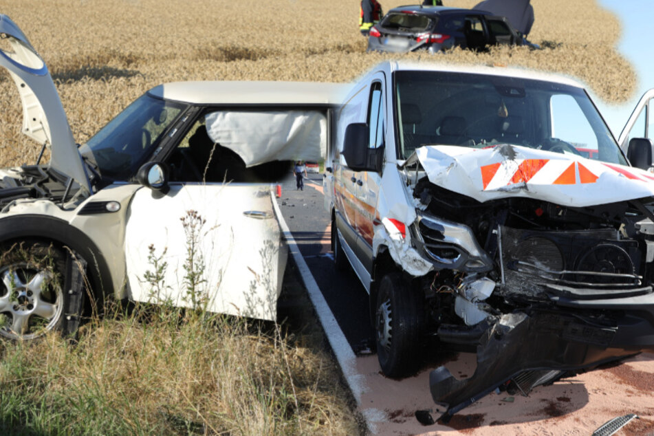 Transporter kracht in zwei Autos: Fahrer unter Drogen!
