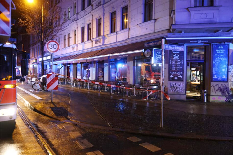 Dort kam es in einem Café zu einer Explosion, bei der mehrere Menschen verletzt wurden.