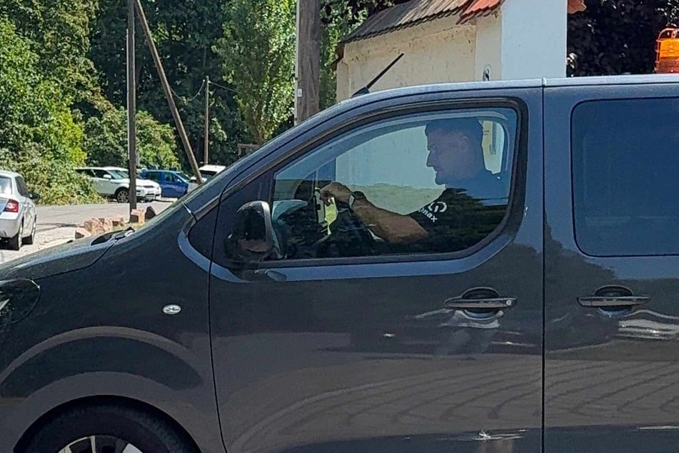 Stefan Kutschke saß nicht mit im Mannschaftsbus, sondern fuhr in einem der Teamwagen.