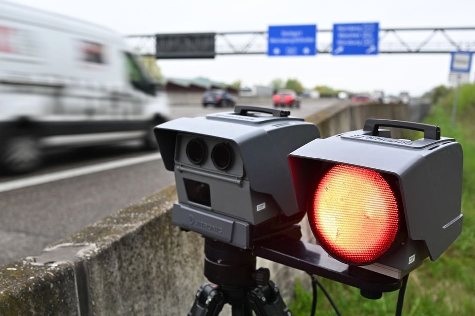 Wer häufig mit dem Auto unterwegs ist, sollte aktuell besonders auf sein Tempo achten. (Symbolfoto)