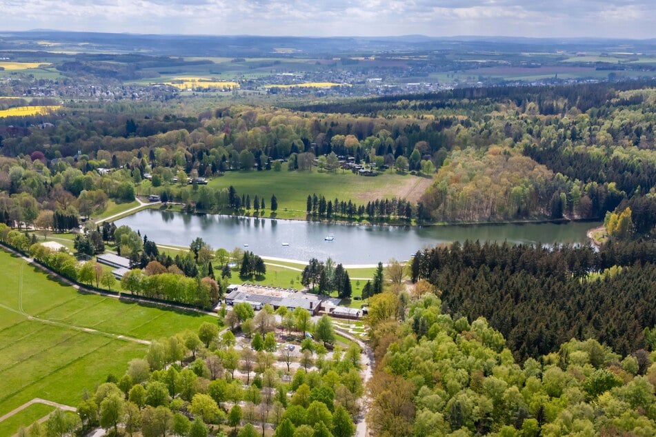 Zahlreiche Chemnitzer suchten im Sommer 2024 den Stausee Rabenstein auf.