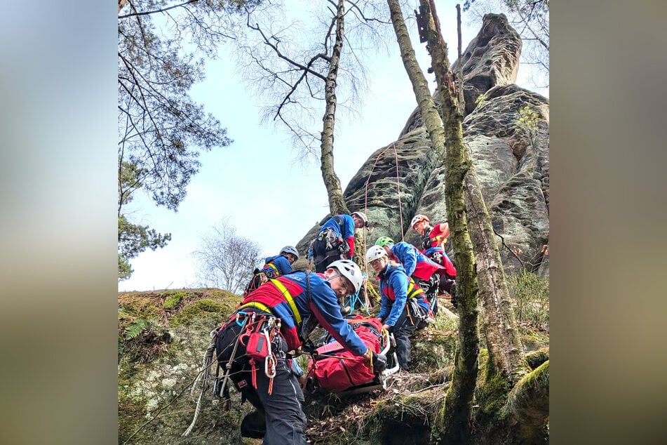 Im Zuge des Rettungseinsatzes konnte die Bergwacht auf Einsatzkräfte aus Dresden zurückgreifen, die in der Nähe eine Übung abhielten.