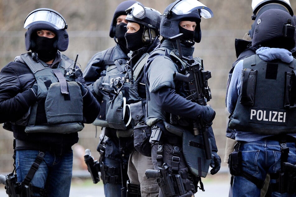 Auch Spezialeinsatzkräfte (SEK) wurden zu dem Einsatz nach Bonn-Medinghoven gerufen. (Symbolfoto)