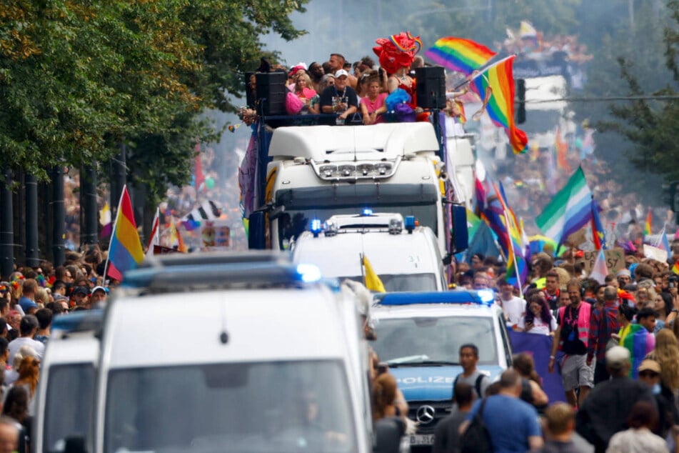 In die Truck-Kolonne beim CSD werden sich in diesem Jahr so einige Parteien mit einem eigenen Gefährt einreihen. (Archivfoto)