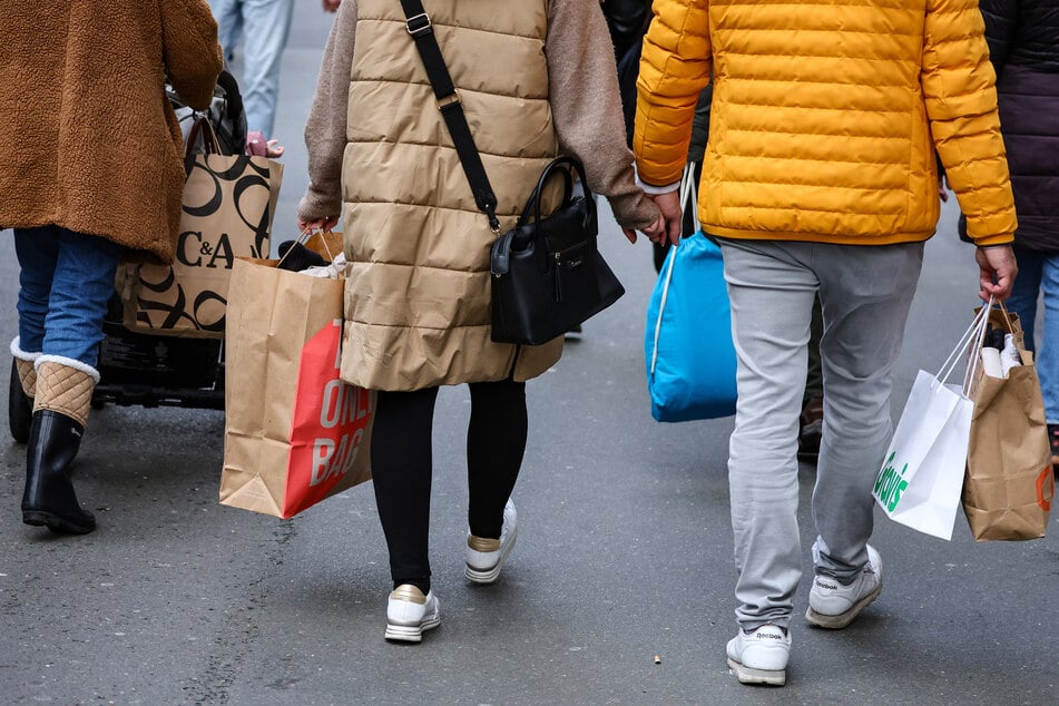 Die Geschäfte öffnen kurz vor Weihnachten zum letzten verkaufsoffenen Sonntag des Jahres. (Archivbild)