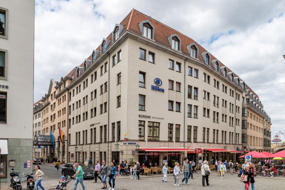 Viele Kaiser-Fans übernachten auch in Hotels. (Archivbild)