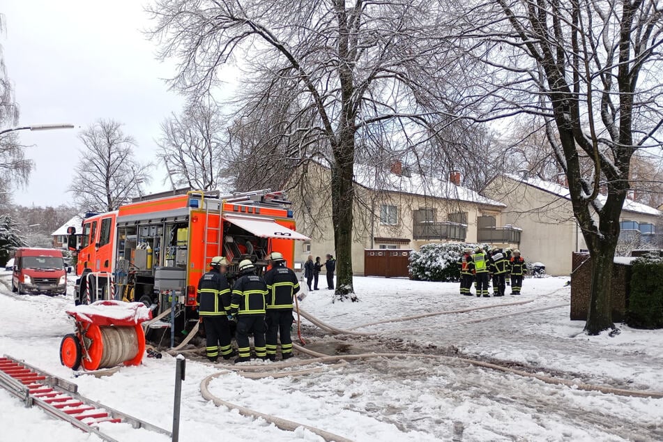 Über zwei Stunden lang war die Hamburger Feuerwehr im Einsatz, um den Brand zu löschen.