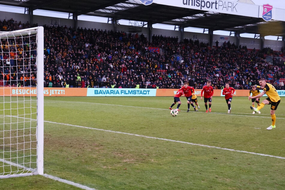 In Unterhaching machte Stefan Kutschke (36) per Elfmeter sein 50. Tor für Schwarz-Gelb.